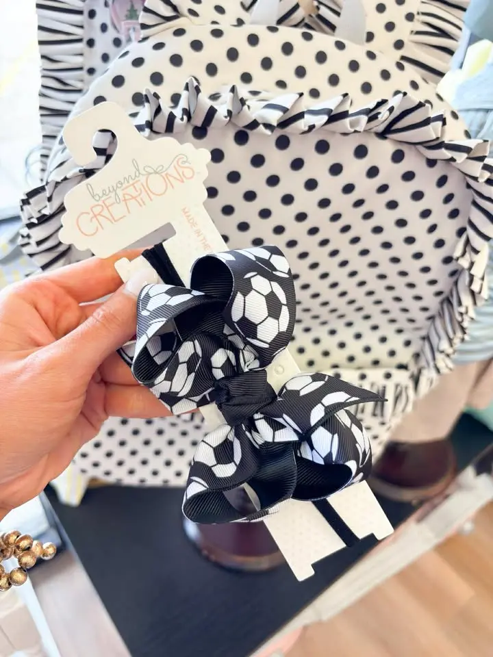 1/4-Inch Nylon Pantyhose Headband With Soccer-Themed Bow 1