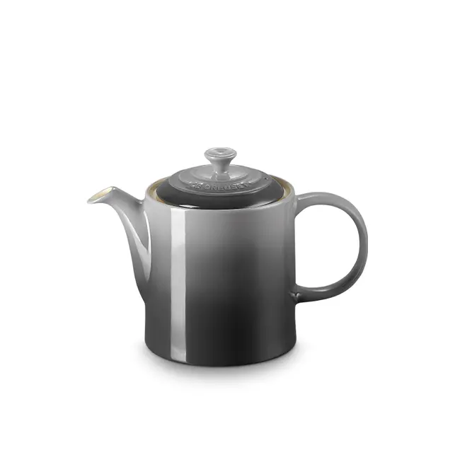 Le Creuset 1.3-Liter Enamel-Coated Grand Teapot 1