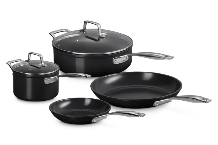 Le Creuset 4-Piece Cookware Set: Two Frying Pans, Saucepan & Sauteuse – Ceramic Non-Stick, Black (20/28/16/28 Cm) 1