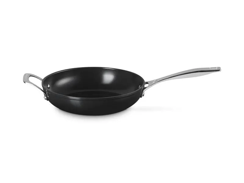 Le Creuset Essential Non-Stick Wok – 26 Cm, 4.7 L, Black Ceramic Coating With Helper Handle 1