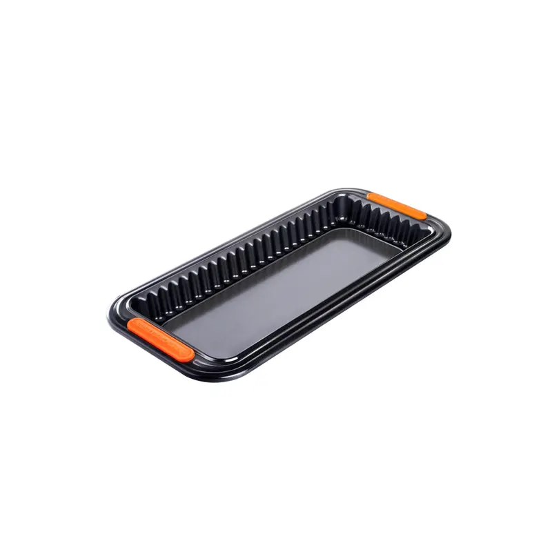 Le Creuset Removable-Bottom Rectangular Tart Pan – 33 X 13 Cm, Matte Black 1