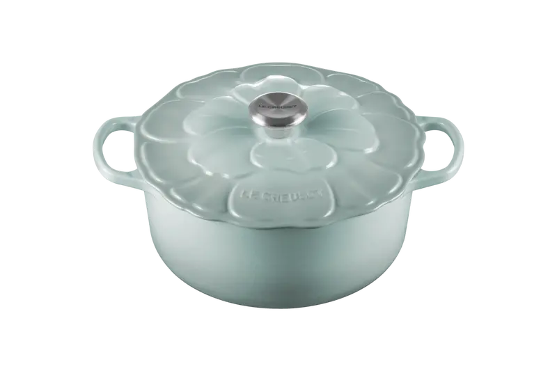 Le Creuset Signature Blossom Skillet – Sea Salt, 26 Cm / 2.2 L, Cast Iron 1