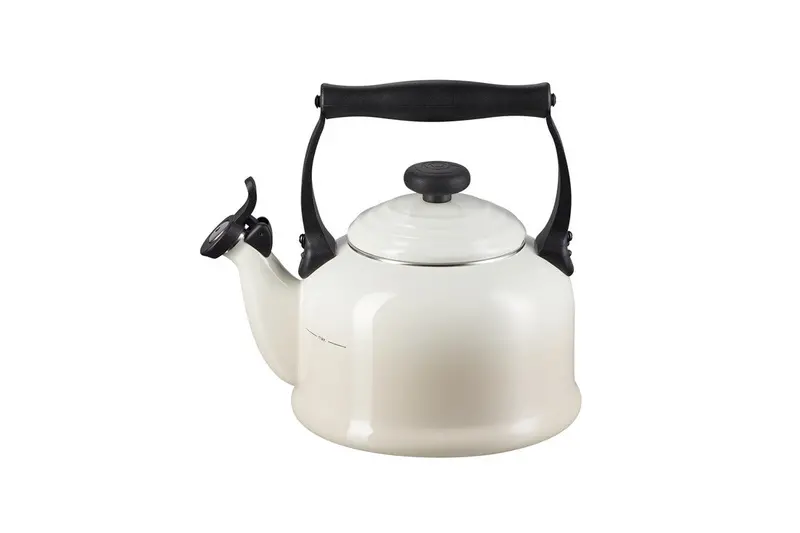 Le Creuset Tradition Whistling Kettle – 2.1 L In Meringue White Enamel 1
