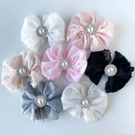 Off-White Pearl Embellished Hair Clip 1