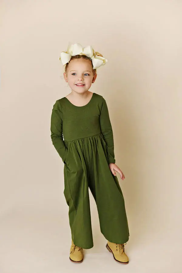 Olive Pocket Jumper Dress – Minimalist Sleeveless Shift Style 1