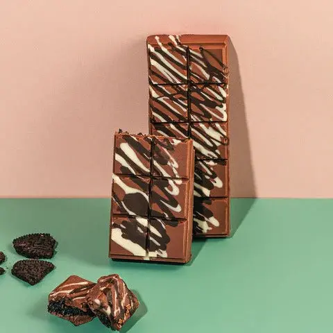 Palm Bites Dubai Cookies & Cream Artisan Chocolate Bar 1