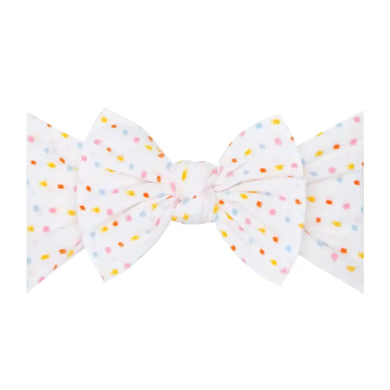 Shabby Knot Pattern – White Background With Rainbow Dots 1