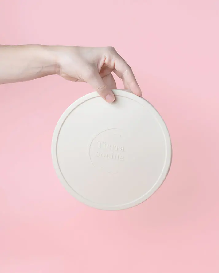Tierra Cocida Reusable Silicone Lid – Large Beige 1