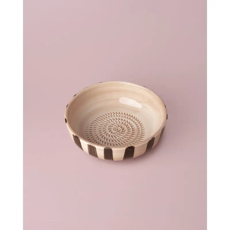 Tierra Cocida Vintage-Inspired Medium Pink & Brown Grater Bowl (Chocolate) 1